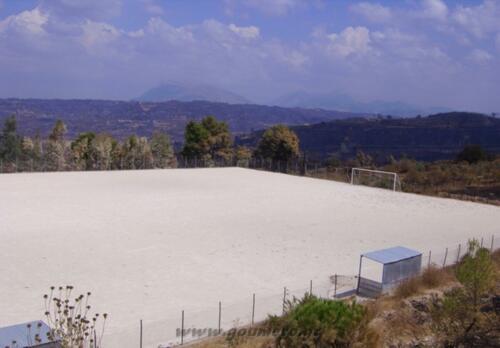 Το γήπεδο του χωριού πριν την τοποθέτηση χλοοτάπητα.