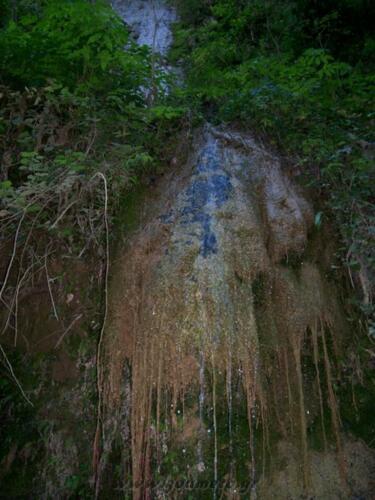 Ο μικρός καταράκτης μετά το καλντερίμι