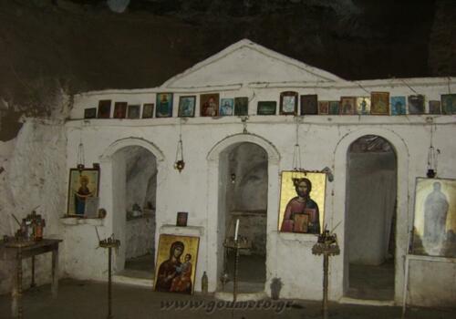 Το εσωτερικό της μονής