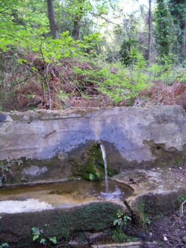 Η βρύση προς την κάθοδο της μονής